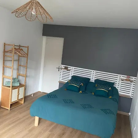 Spacieux Climatise Apartment